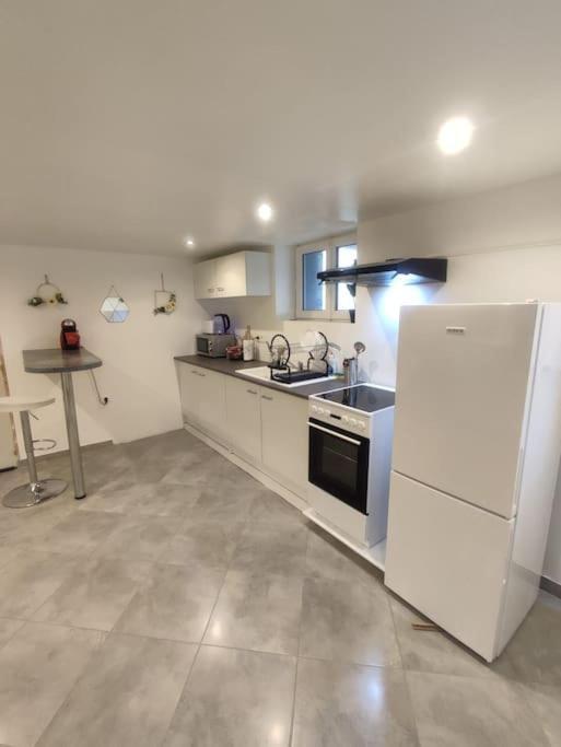 Appartement 100M2, Independant Dans Notre Maison Garennes-sur-Eure Exterior foto
